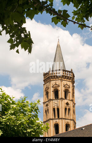 Campanile di Notre-Dame-de-l'Espinasse chiesa Millau, Averyon, Midi-Pirenei, Francia, Europa Foto Stock