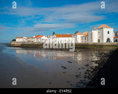 Alcochete e il fiume Tago Foto Stock