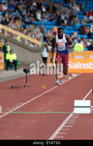 Efe UWAIFO concorrenti negli uomini salto triplo, 2014 Sainsbury's del Campionato Britannico Birmingham Alexander Stadium Regno Unito Foto Stock