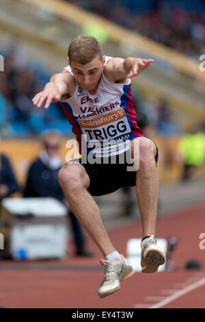 Sam TRIGG concorrenti negli uomini salto triplo, 2014 Sainsbury's del Campionato Britannico Birmingham Alexander Stadium Regno Unito Foto Stock