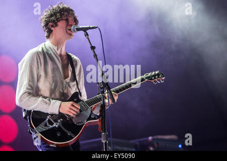 Bollate Milano Italia. 21 luglio 2015. Il British indie-rock band The Kooks suona dal vivo a Villa Arconati durante il 'Villa Arconati Festival' Credito: Rodolfo Sassano/Alamy Live News Foto Stock