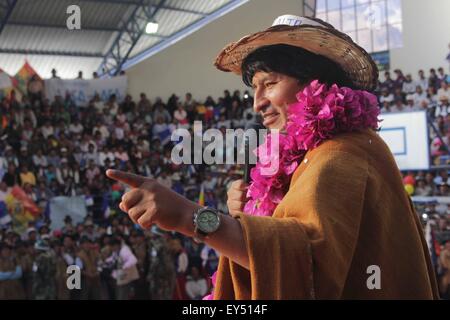 Sapahaqui, Bolivia. 21 Luglio, 2015. Il presidente boliviano Evo Morales parla alla cerimonia di consegna di un colosseo nel Sapahaqui comune, 70km da La città di La Paz, Bolivia, il 21 luglio 2015. © Enzo De Luca/ABI/Xinhua/Alamy Live News Foto Stock