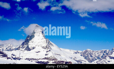 Vista del Matterhorn in una limpida giornata di sole, Zermatt, Svizzera Foto Stock