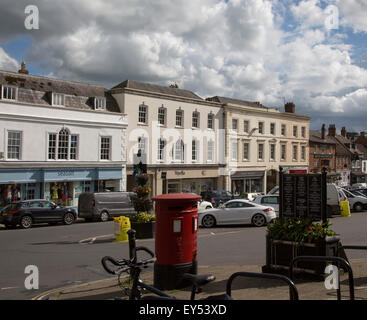 Historic High Street, Marlborough, Wiltshire, Inghilterra, Regno Unito Foto Stock