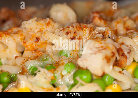 Pasta Quorn pasto cosparsi di formaggio fuso Foto Stock