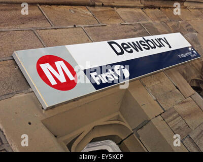 Dewsbury Stazione ferroviaria segno, Kirklees, Huddersfield,West Yorkshire, Inghilterra, Regno Unito Foto Stock