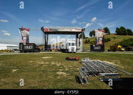 Liberec, Repubblica Ceca. 22 Luglio, 2015. Preparazione per il festival di musica Benatska! In areale di Vesec a Liberec, Repubblica ceca, 22 luglio 2015. © Radek Petrasek/CTK foto/Alamy Live News Foto Stock