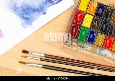 Acquerello tavolozza in paintbox in legno Foto Stock