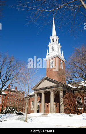 La Harvard University di neve/Inverno - La Chiesa commemorativa sul campus di Harvard, Cambridge, Massachusetts, STATI UNITI D'AMERICA Foto Stock