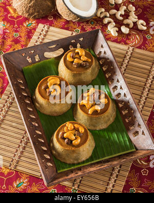 Watalappam. Latte di cocco dessert. Sri Lanka il cibo Foto Stock