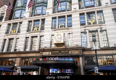 Facciata entrata Macy's Department Store di Herald Square, Manhattan, New York City, Stati Uniti d'America Foto Stock