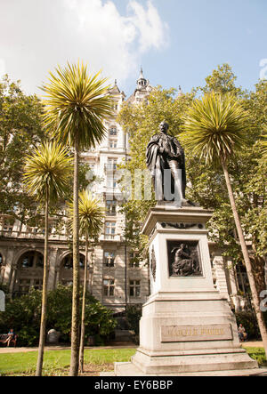 Statua di Henry Bartle Frere, Victoria Embankment Gardens, Londra Inghilterra, Regno Unito. Foto Stock