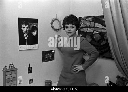 Deutsche Schauspielerin Simone Rethel, Deutschland 1960er Jahre. Attrice tedesca Simone Rethel, Germania 1960s. 24x36Neg420 Foto Stock