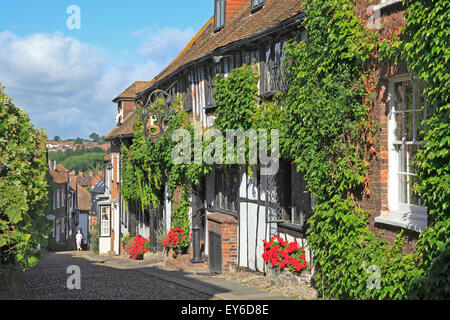 Rye, East Sussex.The storico avy clad 15th secolo Mermaid Inn, associato al contrabbando nei giorni passati, Mermaid Street, Rye, Sussex, Inghilterra GB Regno Unito Foto Stock