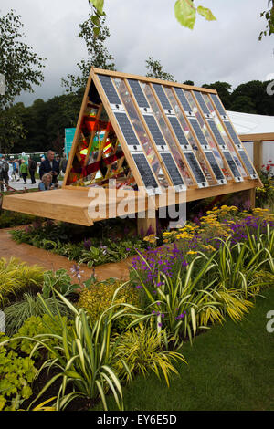 Aurora Arbora una interpretazione delle luci del nord, con effetti caleidoscopici al XVII annuale di RHS Flower Show Festival presso il Parco Tatton è una celebrazione dei migliori nel giardinaggio con una vibrante atmosfera di carnevale. Una giornata spettacolare con show è prevista in tre "zone", ciascuno con il proprio carattere distintivo tema e sapore. Il "crescere" zona è una pianta gli amanti del paradiso con così tanto da vedere e da fare. Circondatevi di bellezza nel magnifico tendone floreali e vivace villaggio di piante. Credito: Cernan Elias/Alamy Live News Foto Stock