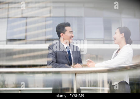 Persona di Business parlando all'aperto Foto Stock