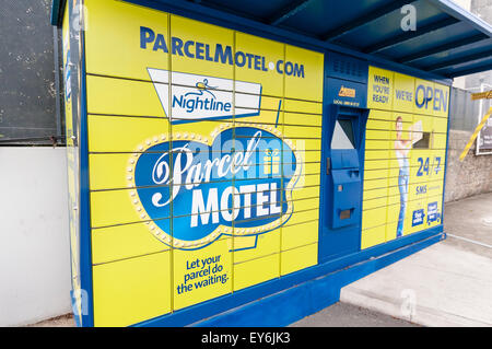 Parcel Motel, un sistema automatico di stoccaggio per la consegna di pacchi e la raccolta in Irlanda particolarmente popolare per lo shopping online Foto Stock