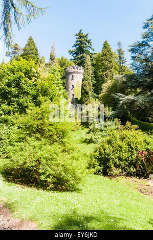 A Roundtower al Powerscourt, Irlanda Foto Stock