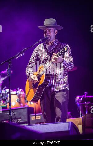 Milano, Italia. 22 Luglio, 2015. Ben Harper & i criminali innocenti eseguire live a Milano Credito: Roberto Finizio/Alamy Live News Foto Stock