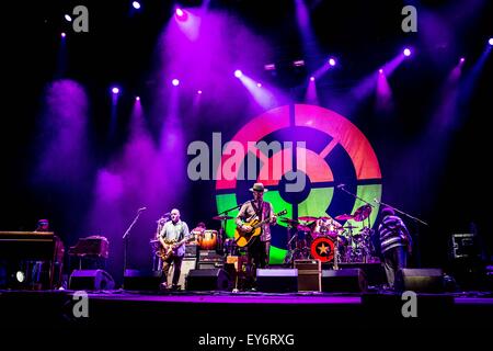 Milano, Italia. 22 Luglio, 2015. Ben Harper & i criminali innocenti eseguire live a Milano Credito: Roberto Finizio/Alamy Live News Foto Stock