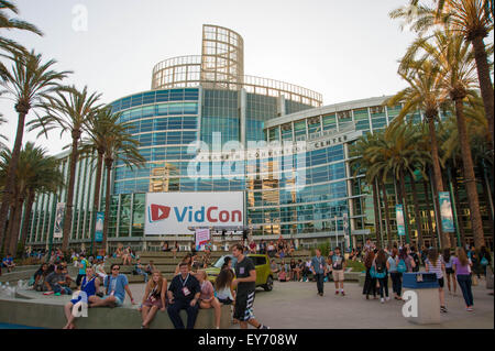 Anaheim, California, USA. Il 22 giugno, 2015. Creatori di YouTube, esperti del settore e le ventole partecipare alla sesta annuale conferenza VidCon all'Anaheim Convention Center di Anaheim, in California, il 22 giugno 2015 Credit: Randy Miramontez/Alamy Live News Foto Stock