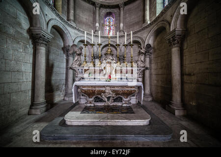 Ancien altare nella Cattedrale Saint-Front, Perigueux, Francia Foto Stock