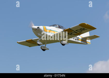 Vans RV-6 aereo leggero, reg. G-RVDR, volare a Breighton Foto Stock