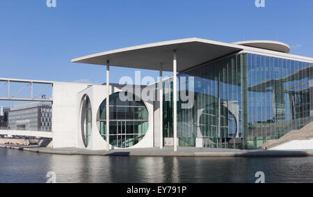 Marie-Elisabeth-Lueders-Haus, parte della cancelleria tedesca edificio (Bundeskanzleramt) vicino Reichstag Foto Stock