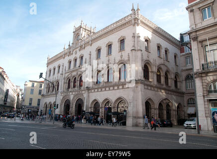 Il Rossio stazione è una stazione ferroviaria a Lisbona, Portogallo, situato in piazza del Rossio. La stazione era precedentemente noto come Estação Central e che la designazione appare ancora nella sua facciata Foto Stock