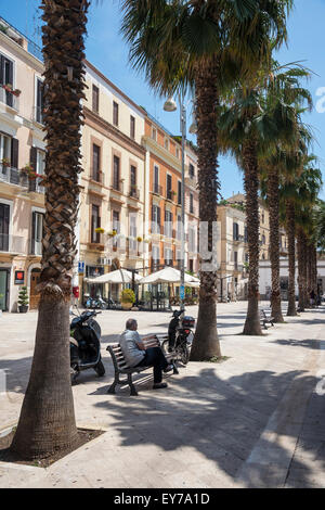 Sul Corso Vittorio Emanuele II, Barivecchia, Bari città vecchia, Puglia, Italia meridionale. Foto Stock