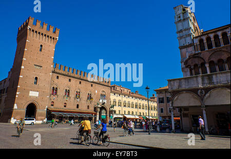 L'Italia, Ferrara, Trieste e Trento square e la piazza del Duomo di Firenze Foto Stock