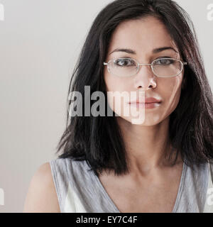 Ritratto di giovane donna Foto Stock
