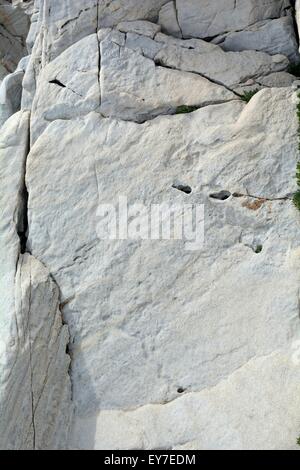 Rocce di marmo bianco su Thassos Island, Grecia Foto Stock