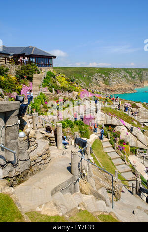 Il Teatro Minack affacciato sul mare al Porthcurno vicino a Penzance, Cornwall, Regno Unito Foto Stock