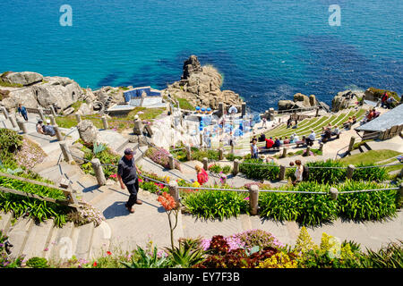 Il Teatro Minack affacciato sul mare al Porthcurno vicino a Penzance, Cornwall, Regno Unito Foto Stock