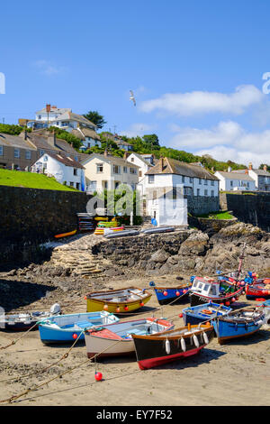 Villaggio Coverack e piccolo porto, penisola di Lizard, Cornwall, Regno Unito Foto Stock