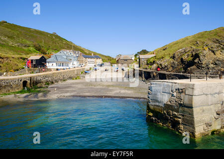 Mullion Cove, penisola di Lizard, Cornwall, Regno Unito Foto Stock