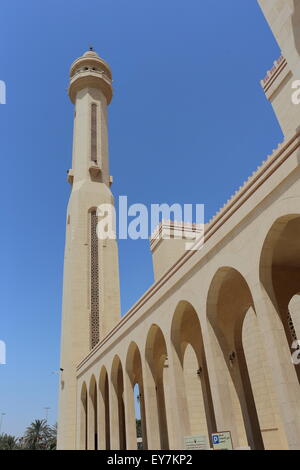 Vista esterna del Al-Fatih (grande), la Moschea di Juffair, Regno del Bahrein Foto Stock