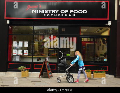 "Jamie è ministero dei prodotti alimentari" in tutti i Santi Square, Rotherham, South Yorkshire, Inghilterra Regno Unito - 2015 Foto Stock