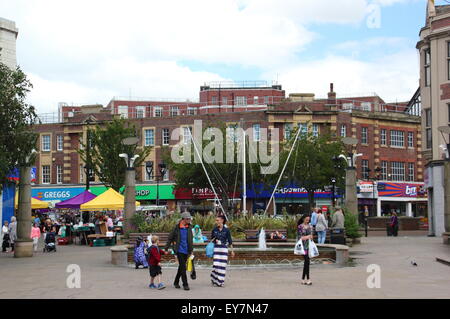 Tutti i Santi in Piazza Rotherhm Town Center, South Yorkshire, Inghilterra, Regno Unito - estate 2015 Foto Stock