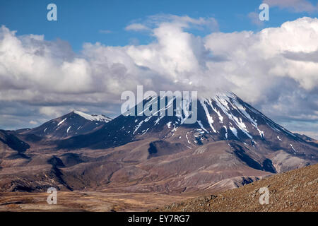 Il monte Ngauruhoe nel Parco Nazionale di Tongariro, Manawatu-Wanganui, Nuova Zelanda Foto Stock