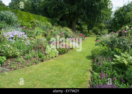 Aiuole a Coton Manor Gardens, Nr Guilsborough, Northamptonshire Foto Stock