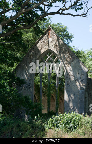 Diruta chiesa di St Mary Tivetshall St Mary, Norfolk, East Anglia, Inghilterra. Foto Stock