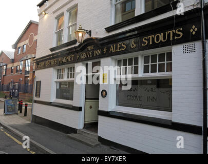 Grove Inn Pub, Bancata posteriore, Leeds, West Yorkshire, Inghilterra, Regno Unito Foto Stock