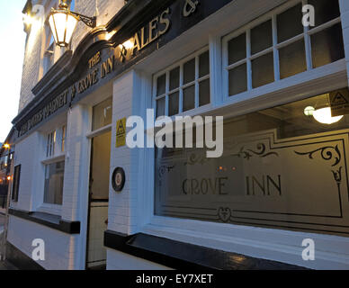 Grove Inn Pub, Bancata posteriore, Leeds, West Yorkshire, Inghilterra,UK al crepuscolo Foto Stock