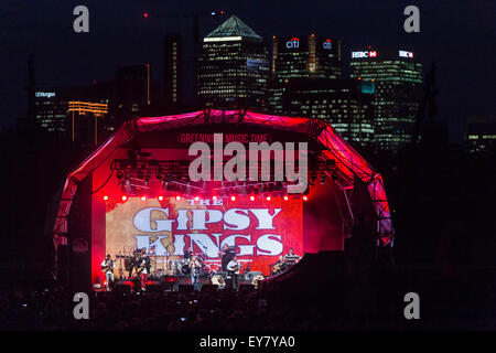 Londra, UK, 23 luglio 2015. Gipsy Kings, Greenwich tempo di musica, Old Royal Naval College di Greenwich. © Robert Stainforth/Alamy Foto Stock