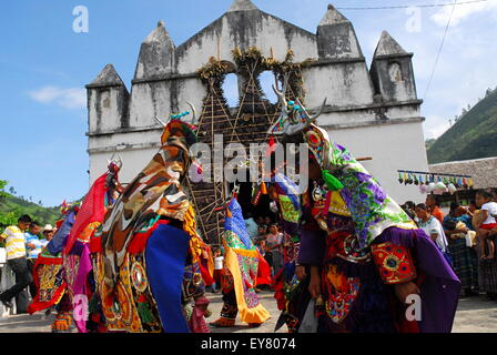 Guatemala Cervo danza tradizionali costumi e maschere Foto Stock