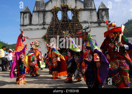 Guatemala Cervo danza tradizionali costumi e maschere Foto Stock