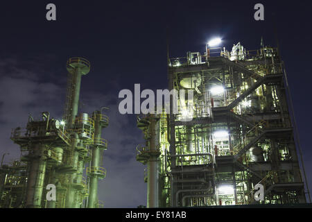 Zona industriale di notte in Kawasaki, Giappone Foto Stock