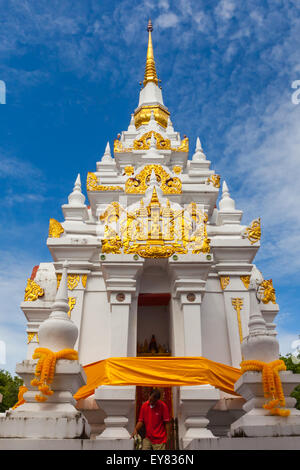 Il Wat Phra Borommathat chedi a Chaiya, sud della Thailandia. Foto Stock